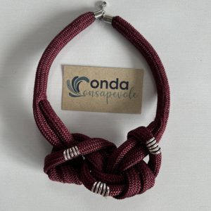 Collana bordeaux e grigio