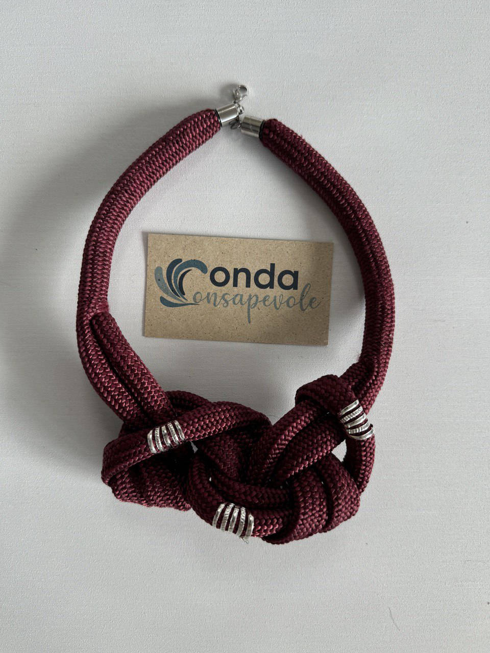 Collana bordeaux e grigio