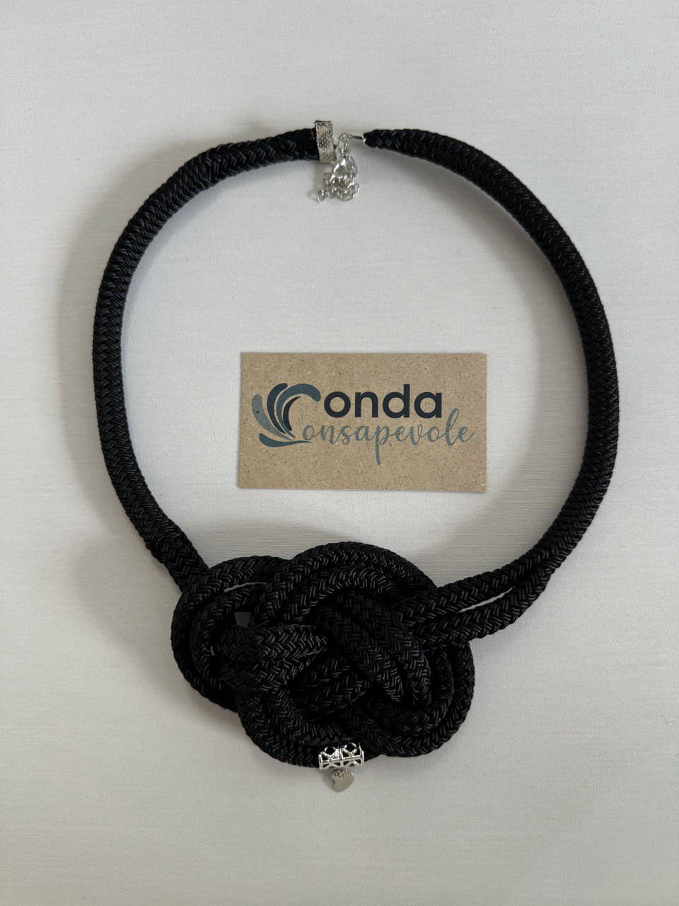 Collana nera e acciaio