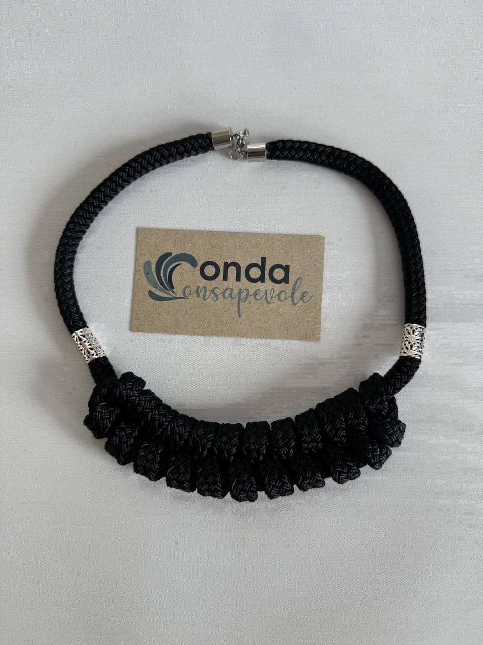 Collana nera e acciaio