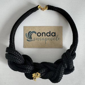 Collana nera e oro