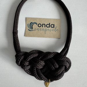 Collana nera e oro