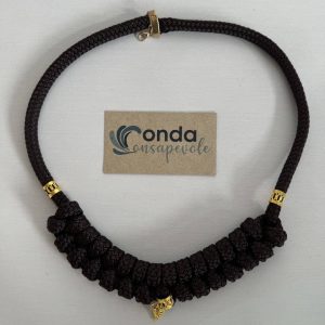 Collana nera e oro