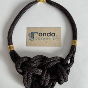 Collana nera e oro