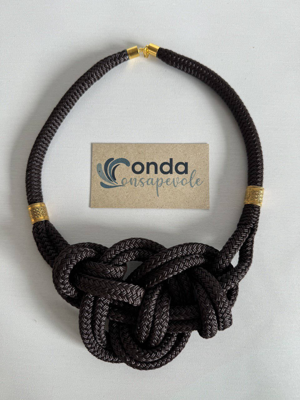 Collana nera e oro
