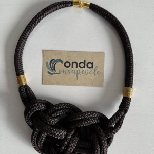 Collana nera e oro