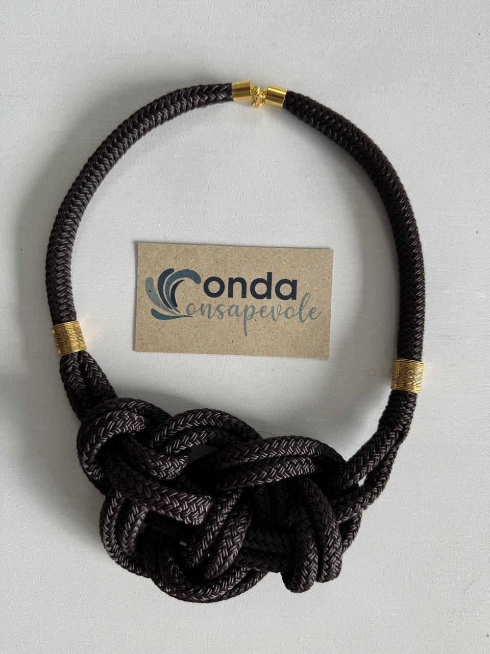 Collana nera e oro