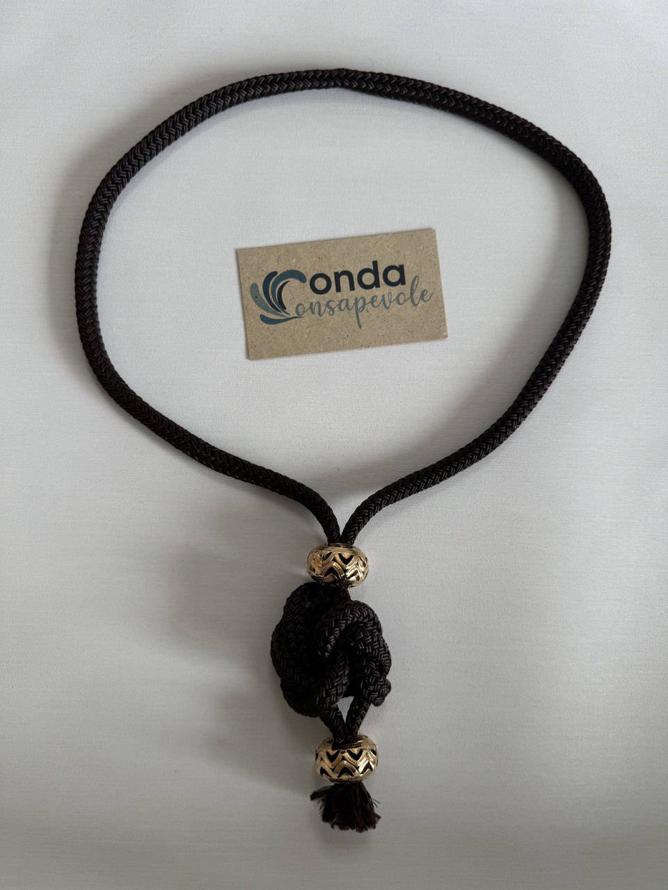 Collana nera e oro