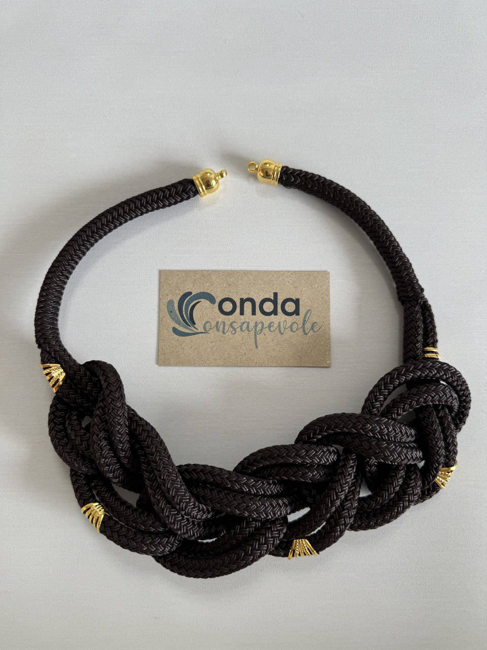 Collana nera e oro