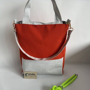 Borsa e collana grigio rosso verde